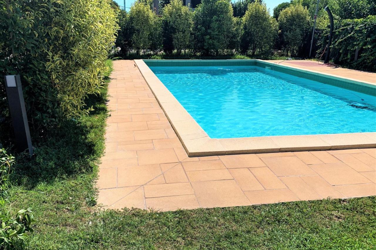 Apartment Charme And Relax With Garden And Swimming Pool Дезенцано-дель-Гарда Экстерьер фото