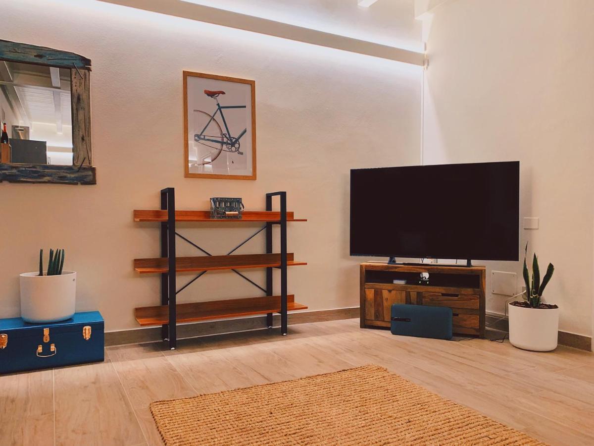 Apartment Charme And Relax With Garden And Swimming Pool Дезенцано-дель-Гарда Экстерьер фото