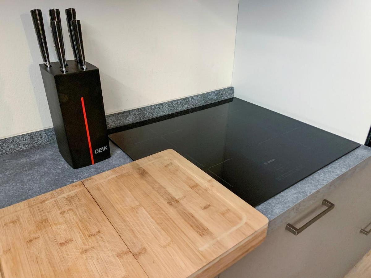 Apartment Charme And Relax With Garden And Swimming Pool Дезенцано-дель-Гарда Экстерьер фото