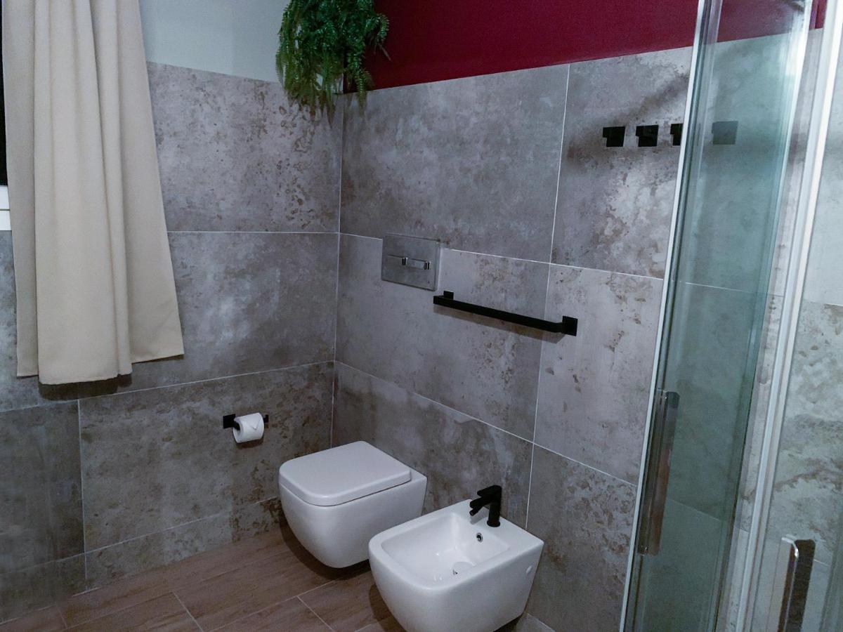 Apartment Charme And Relax With Garden And Swimming Pool Дезенцано-дель-Гарда Экстерьер фото