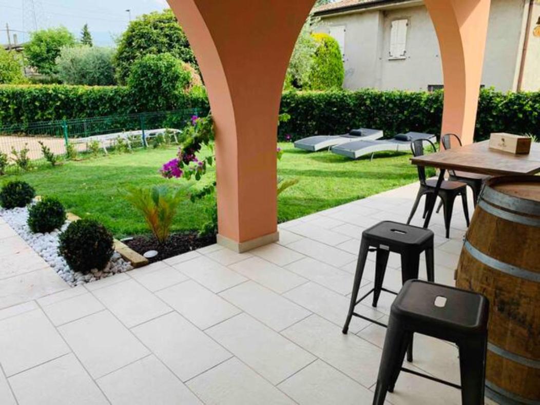 Apartment Charme And Relax With Garden And Swimming Pool Дезенцано-дель-Гарда Экстерьер фото